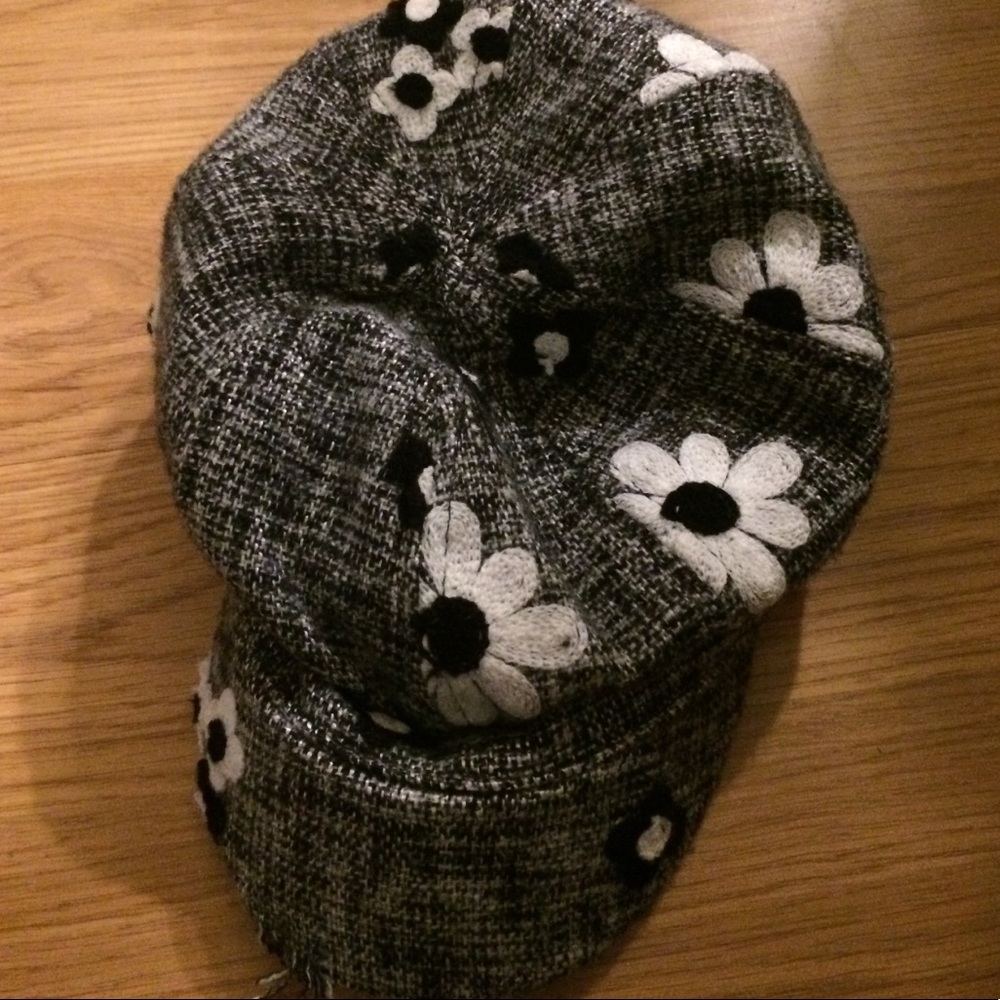 Cute and trendy gray flower hat for girls